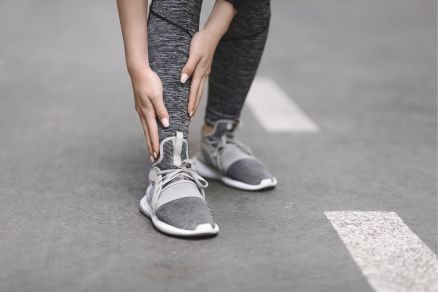 athelete suffering from shin splints